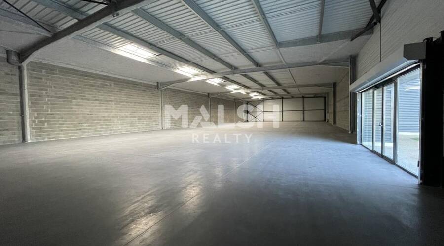 MALSH Realty & Property - Local commercial - Extérieurs NORD (Villefranche / Belleville) - Anse - 1