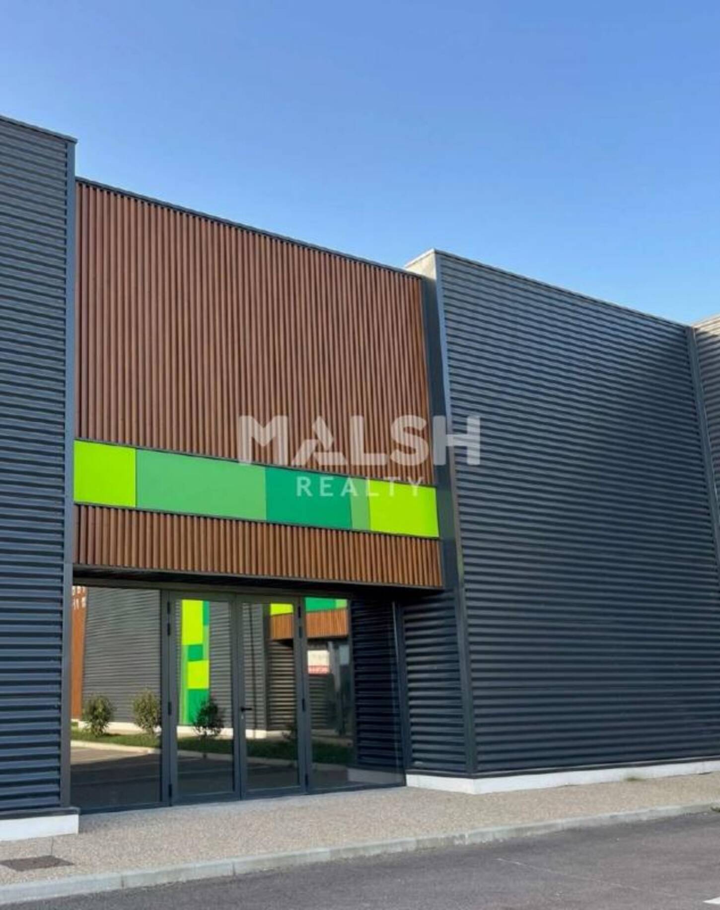 MALSH Realty & Property - Local commercial - Extérieurs NORD (Villefranche / Belleville) - Anse - 2