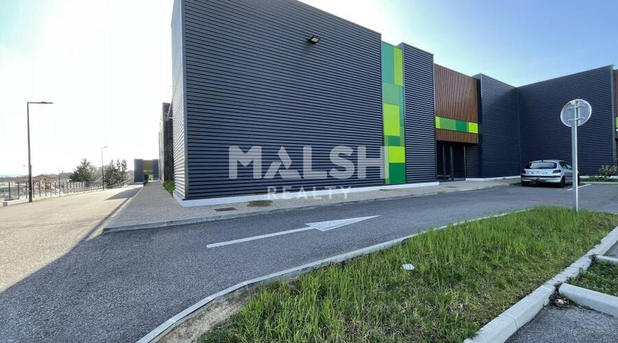 MALSH Realty & Property - Local commercial - Extérieurs NORD (Villefranche / Belleville) - Anse - 3