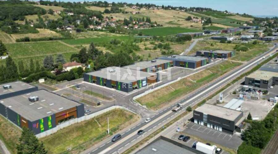 MALSH Realty & Property - Local commercial - Extérieurs NORD (Villefranche / Belleville) - Anse - 1