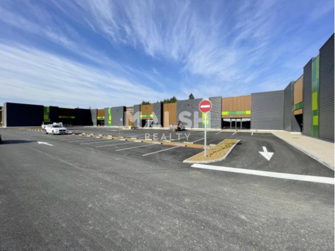 MALSH Realty & Property - Local commercial - Extérieurs NORD (Villefranche / Belleville) - Anse - 6