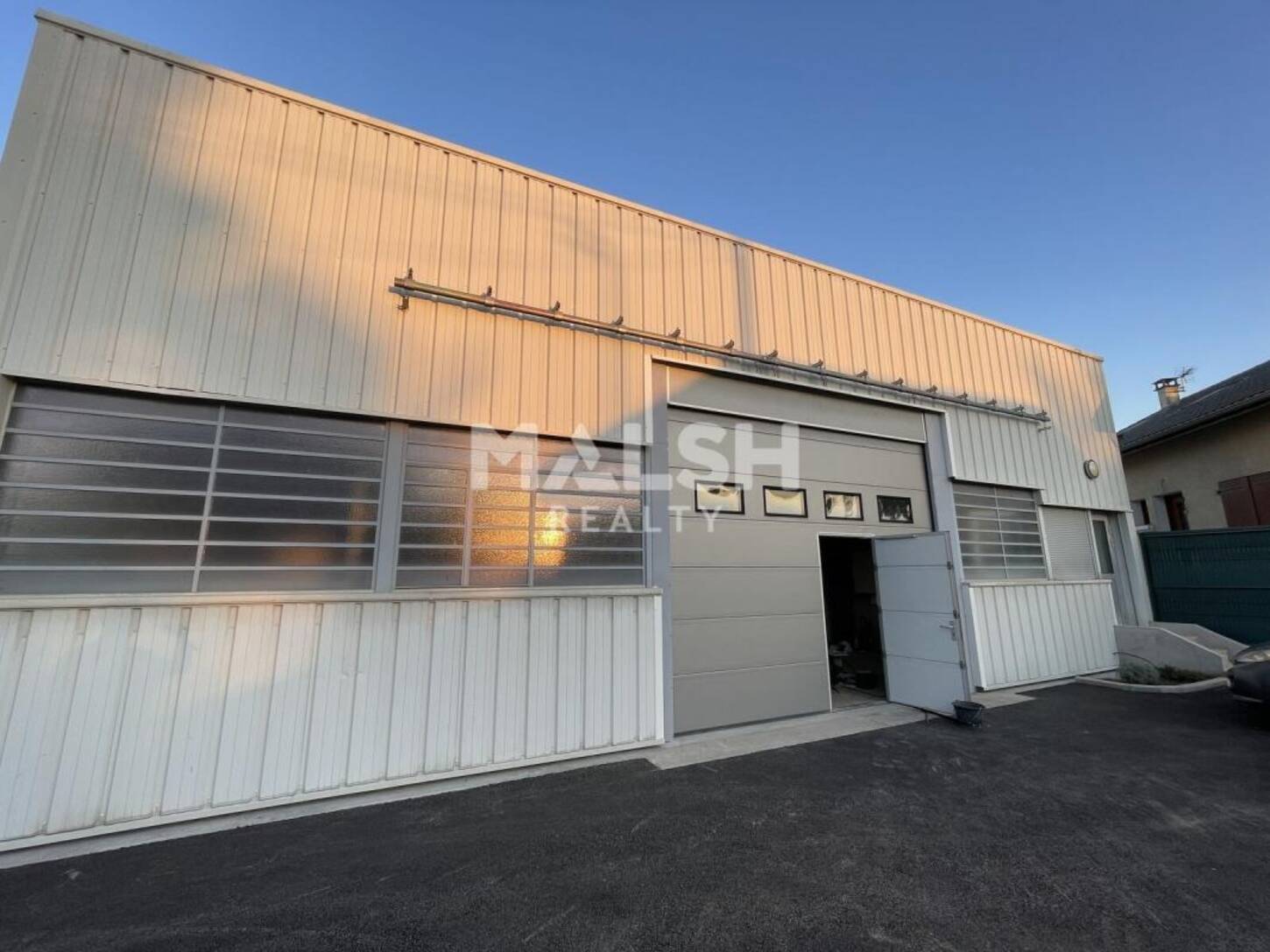 MALSH Realty & Property - Local d'activités - Carré de Soie / Grand Clément / Bel Air - Villeurbanne - 2