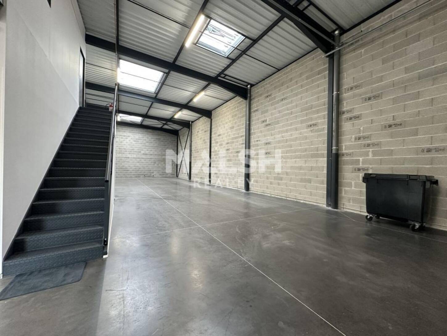 MALSH Realty & Property - Local d'activités - Lyon EST (St Priest /Mi Plaine/ A43 / Eurexpo) - Genas - 2