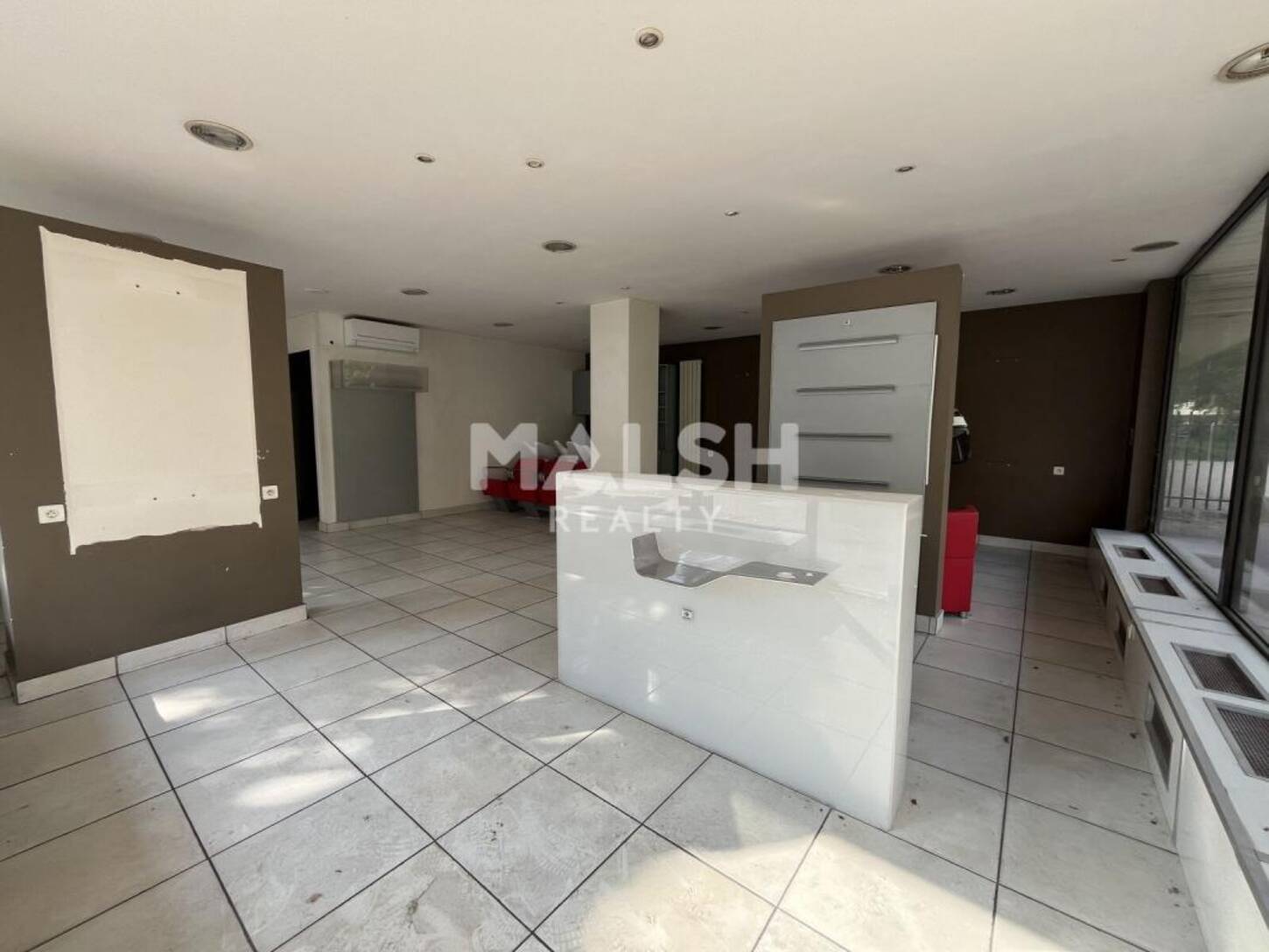 MALSH Realty & Property - Local commercial - Carré de Soie / Grand Clément / Bel Air - Villeurbanne - 2