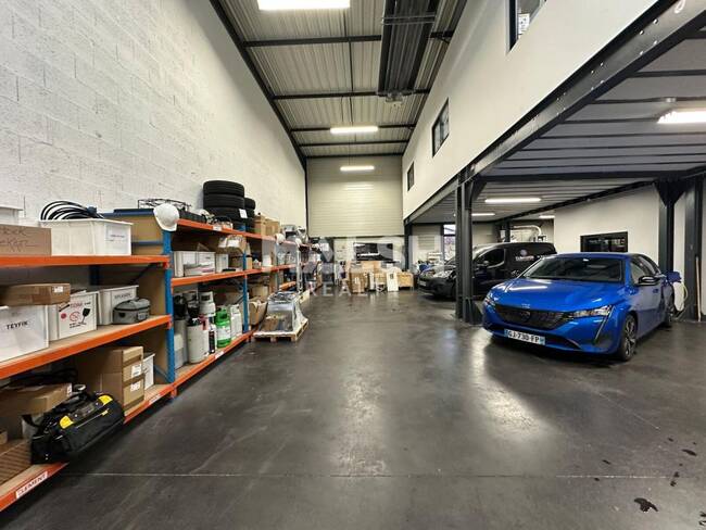 MALSH Realty & Property - Local d'activités - Lyon Nord Est (Rhône Amont) - Décines-Charpieu - 1