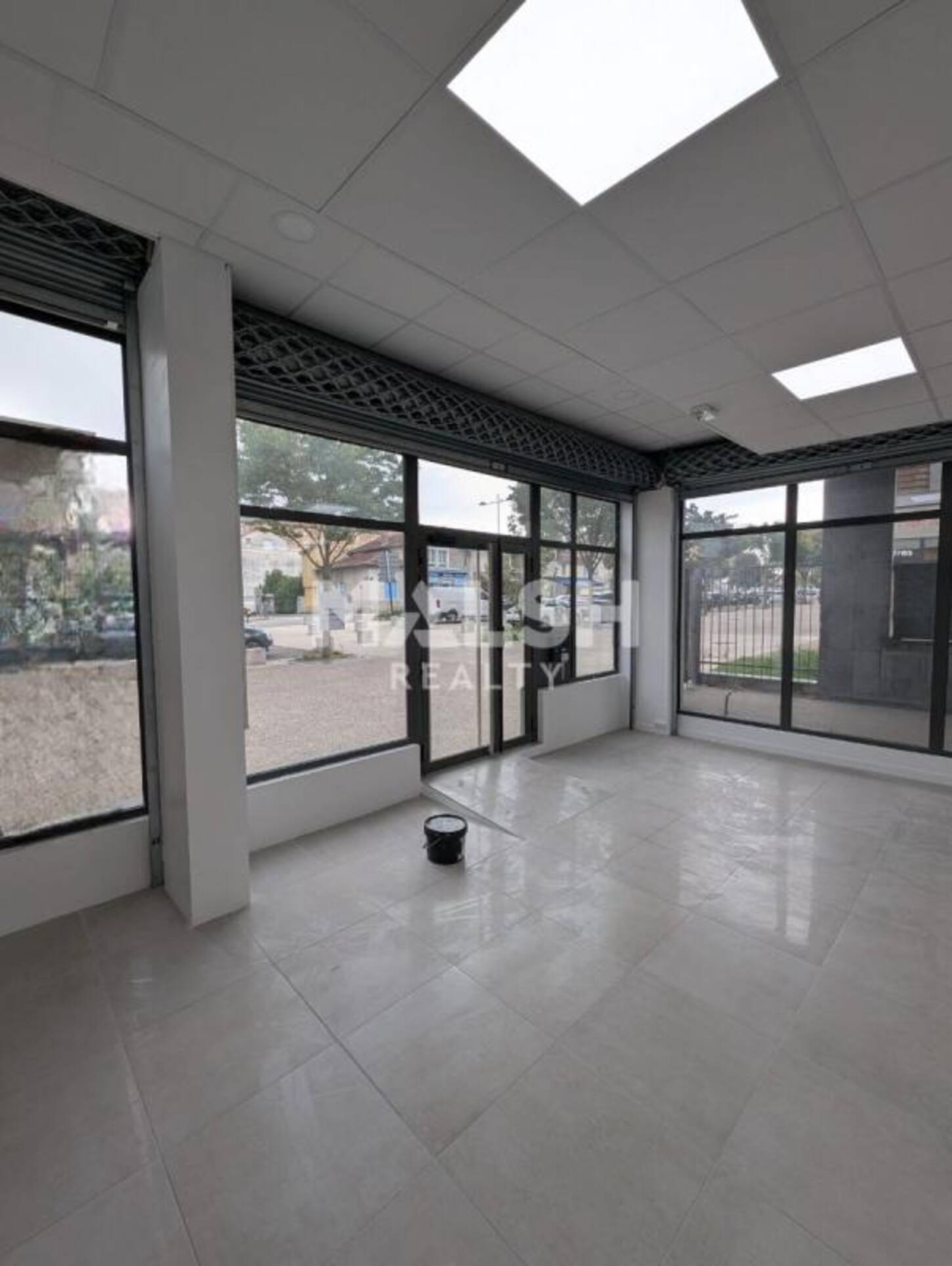 MALSH Realty & Property - Local commercial - Plateau Nord / Val de Saône - Sathonay-Camp - 2