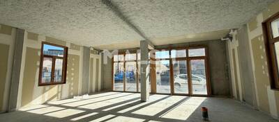 MALSH Realty & Property - Local commercial - Carré de Soie / Grandclément / Bel Air - Villeurbanne - 1