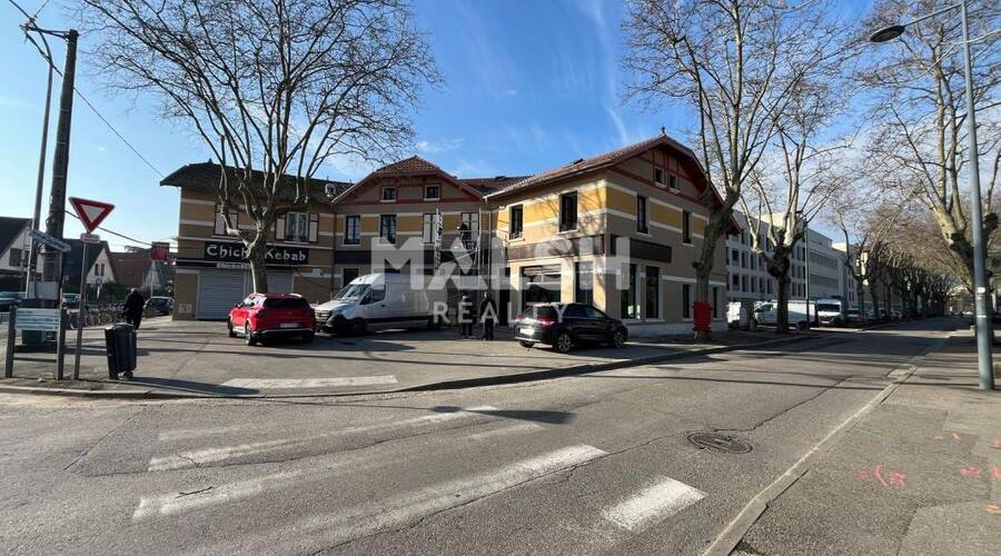 MALSH Realty & Property - Local commercial - Carré de Soie / Grandclément / Bel Air - Villeurbanne - 1