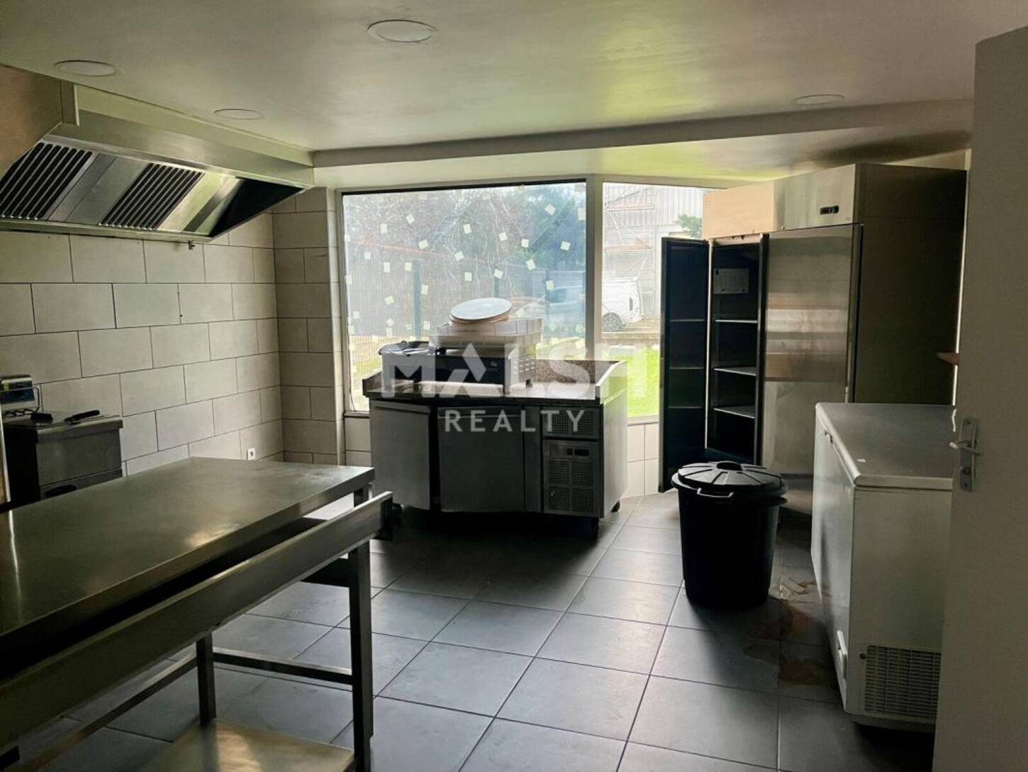 MALSH Realty & Property - Local commercial - Lyon Nord Ouest (Techlid / Monts d'Or) - Écully - 2