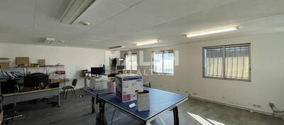 MALSH Realty & Property - Local d'activités - Carré de Soie / Grand Clément / Bel Air - Villeurbanne - 4