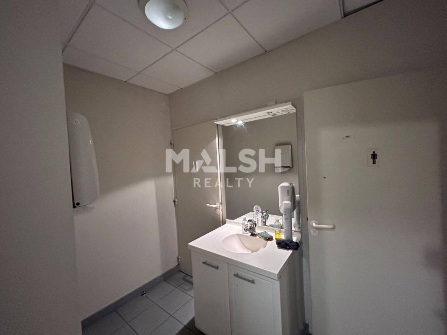 MALSH Realty & Property - Local commercial - Carré de Soie / Grand Clément / Bel Air - Villeurbanne - 2