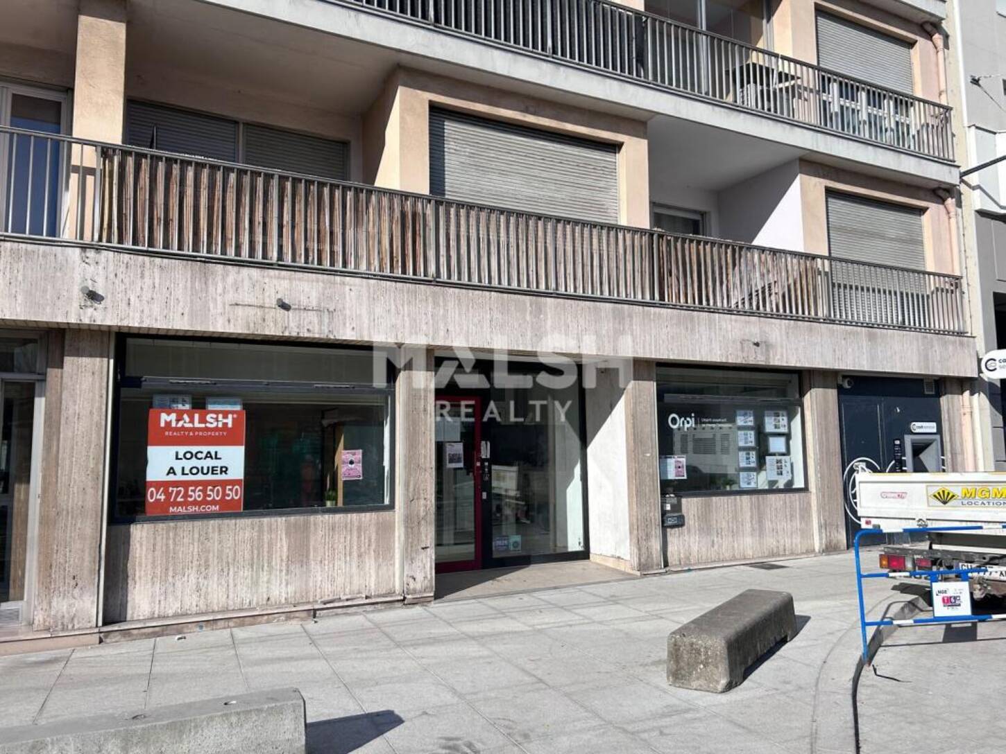 MALSH Realty & Property - Local commercial - Carré de Soie / Grand Clément / Bel Air - Villeurbanne - 2