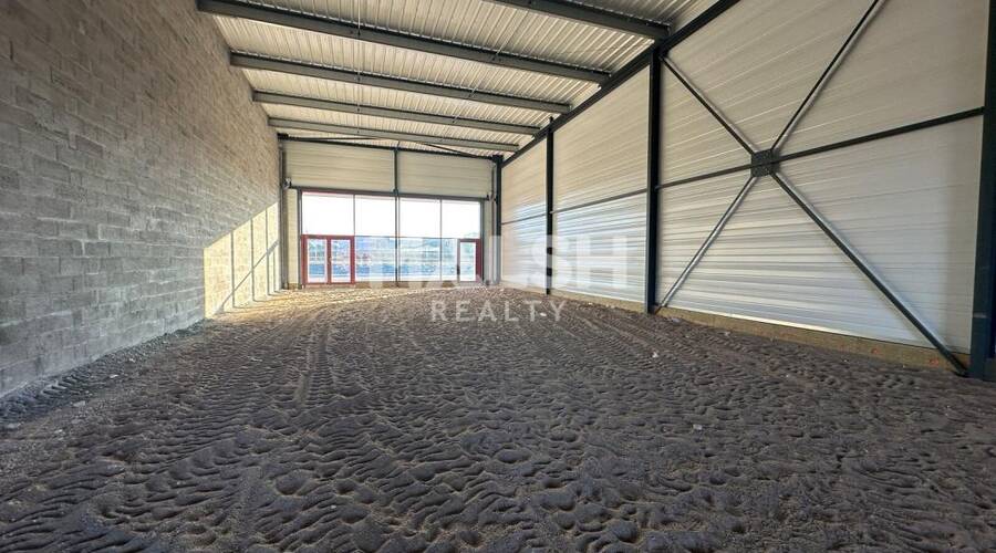 MALSH Realty & Property - Local commercial - Extérieurs OUEST (Tarare / Arbresle) - Bourges - 3