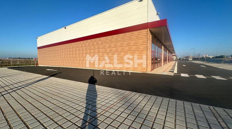 MALSH Realty & Property - Local commercial - Extérieurs OUEST (Tarare / Arbresle) - Bourges - 5