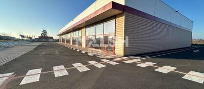 MALSH Realty & Property - Local commercial - Extérieurs OUEST (Tarare / Arbresle) - Bourges - 1