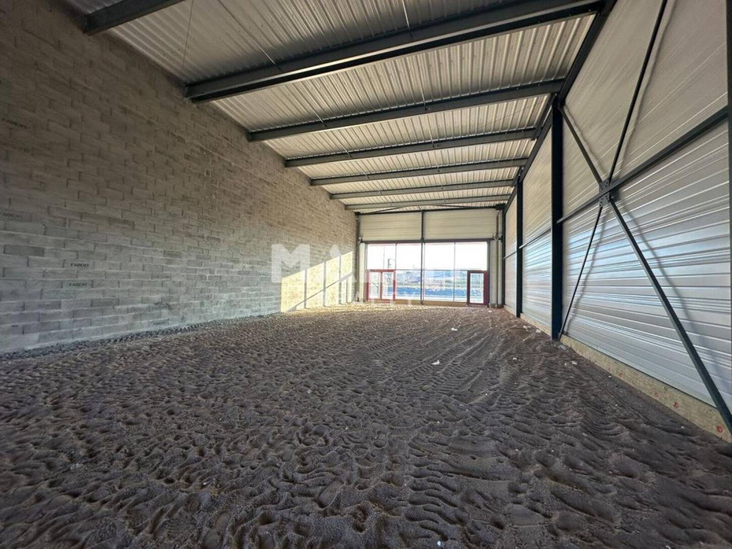 MALSH Realty & Property - Local commercial - Extérieurs OUEST (Tarare / Arbresle) - Bourges - 2