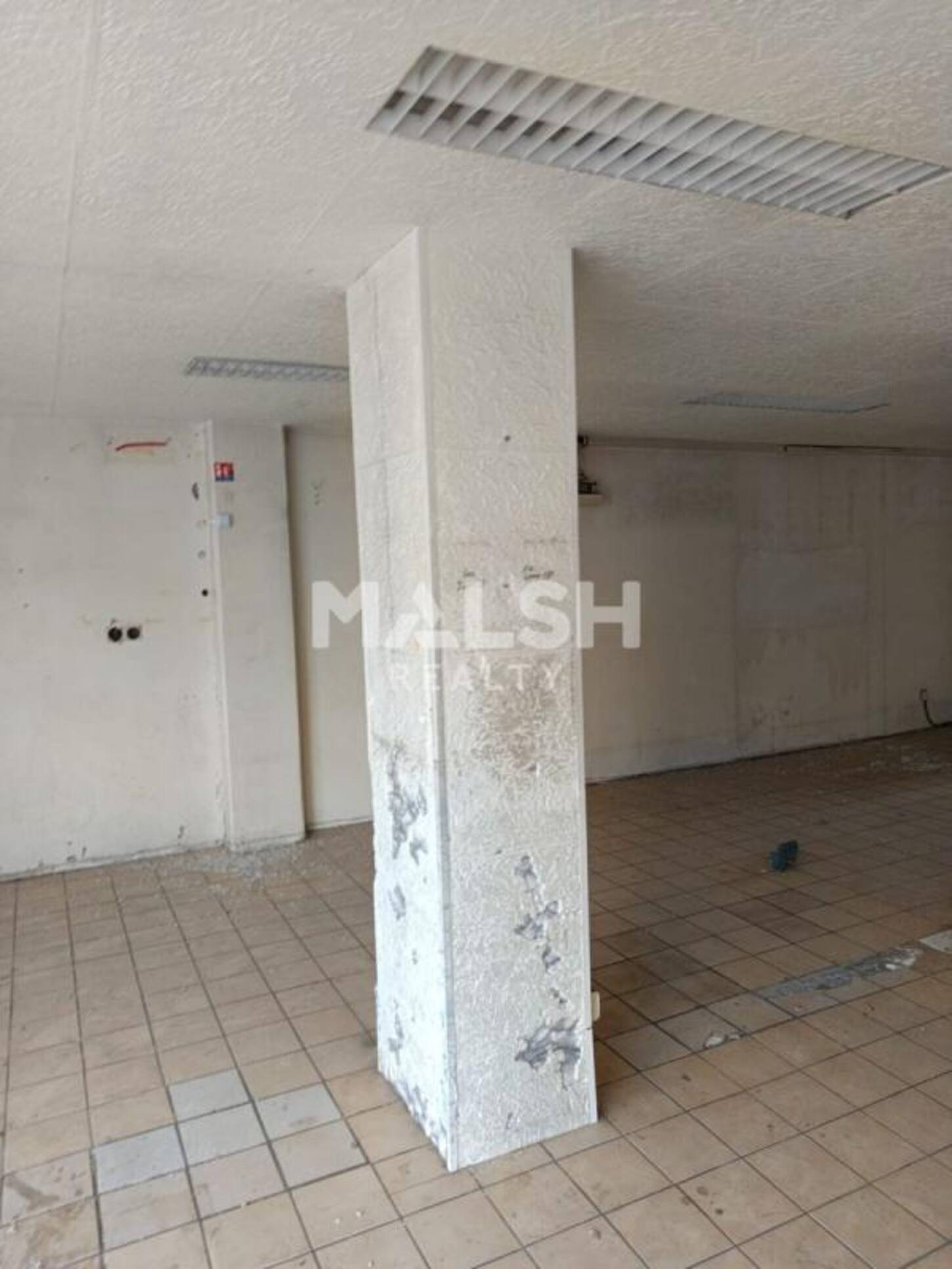 MALSH Realty & Property - Local commercial - Lyon Nord Est (Rhône Amont) - Décines-Charpieu - 2