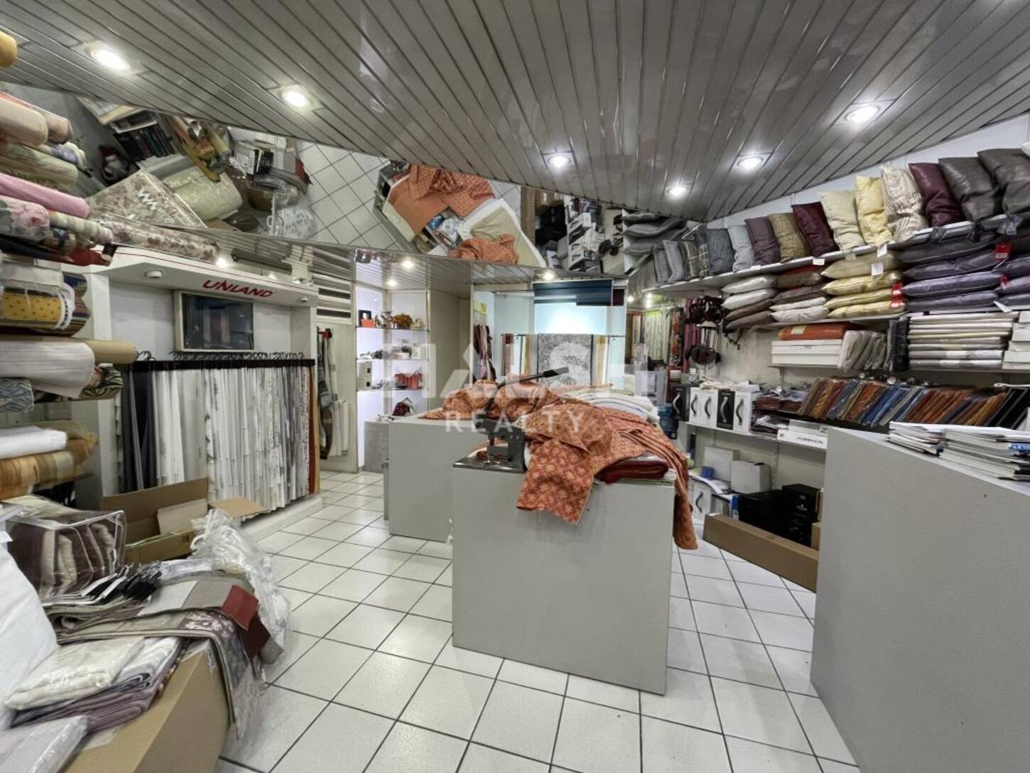 MALSH Realty & Property - Local commercial - Lyon Nord Ouest (Techlid / Monts d'Or) - Tassin-la-Demi-Lune - 2