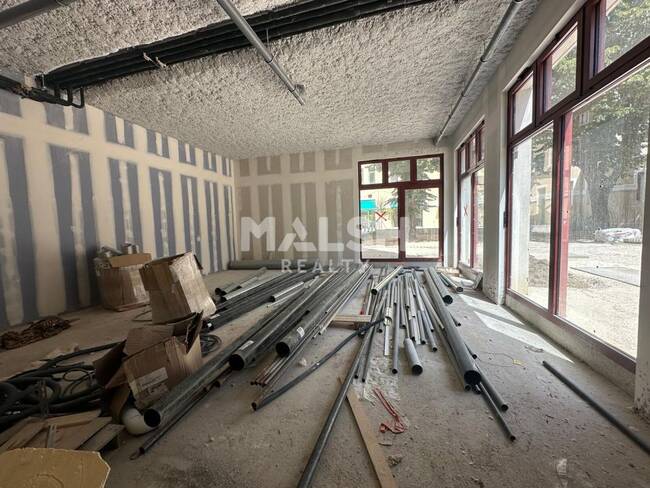 MALSH Realty & Property - Local commercial - Carré de Soie / Grand Clément / Bel Air - Villeurbanne - 1