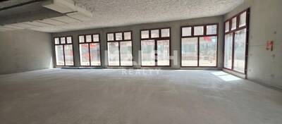MALSH Realty & Property - Local commercial - Carré de Soie / Grand Clément / Bel Air - Villeurbanne - 1