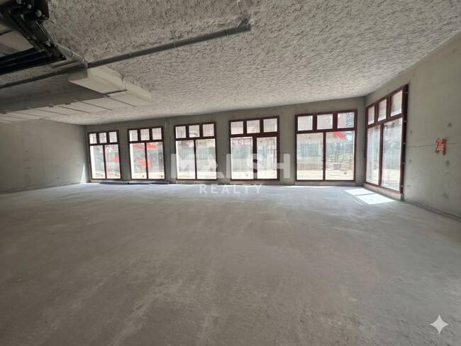 MALSH Realty & Property - Local commercial - Carré de Soie / Grand Clément / Bel Air - Villeurbanne - 1