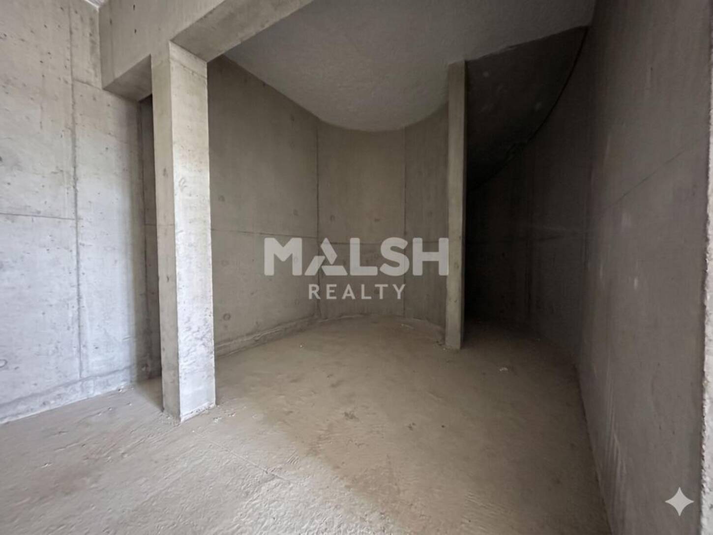 MALSH Realty & Property - Local commercial - Carré de Soie / Grand Clément / Bel Air - Villeurbanne - 2