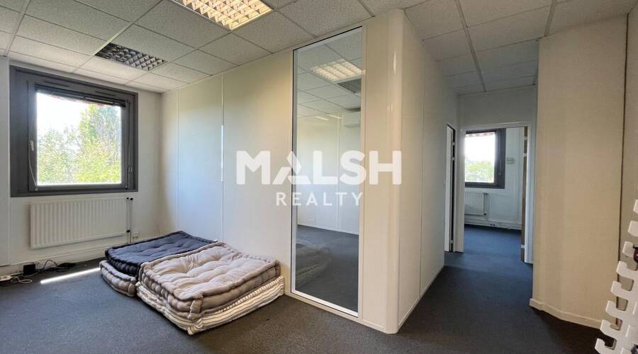 MALSH Realty & Property - Bureau - Extérieurs NORD (Villefranche / Belleville) - Limas - 4