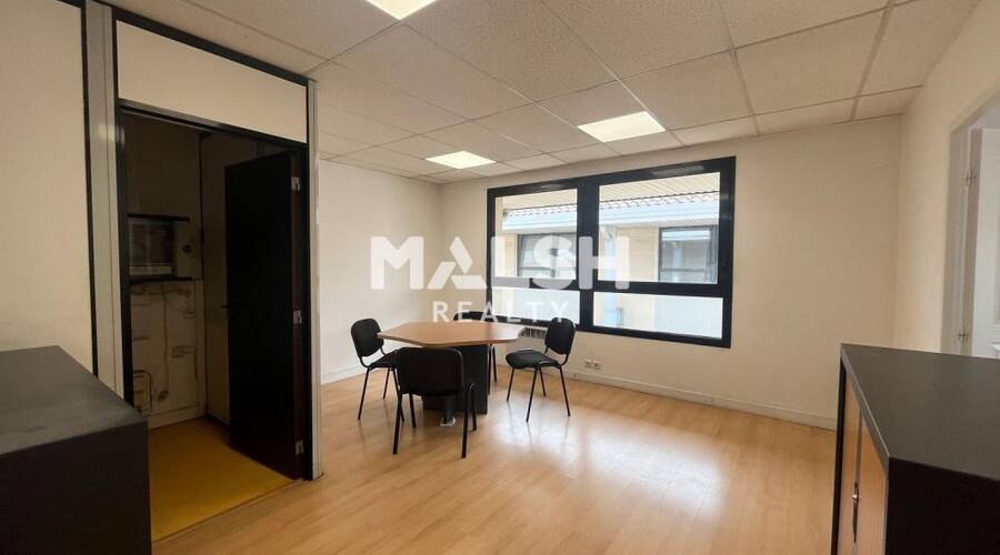 MALSH Realty & Property - Bureau - Extérieurs NORD (Villefranche / Belleville) - Limas - 2
