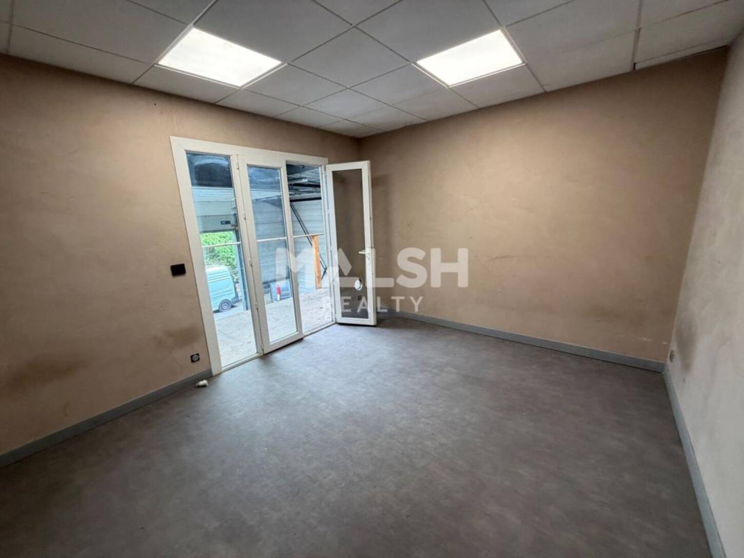 MALSH Realty & Property - Local d'activités - Extérieurs SUD (Vallée du Rhône) - Ternay - 2