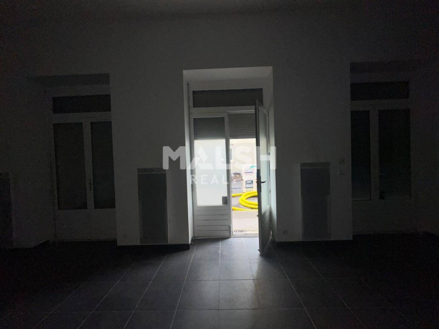 MALSH Realty & Property - Local commercial - Carré de Soie / Grandclément / Bel Air - Villeurbanne - 2
