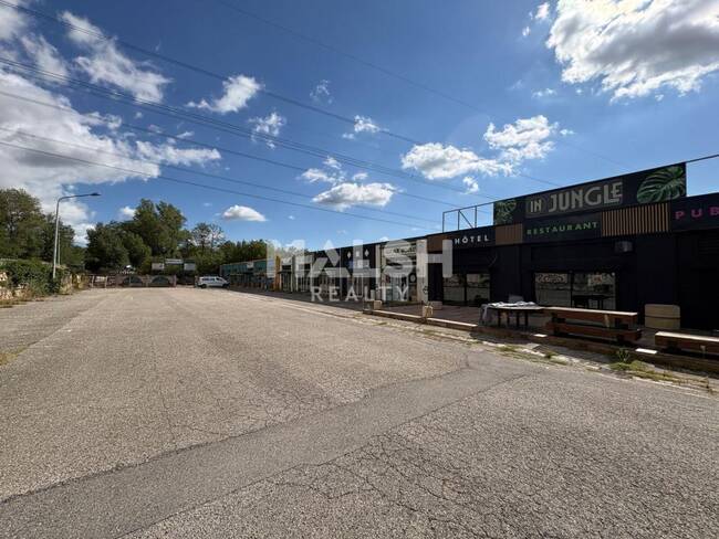 MALSH Realty & Property - Local commercial - Extérieurs OUEST (Tarare / Arbresle) - Chassagny - 1