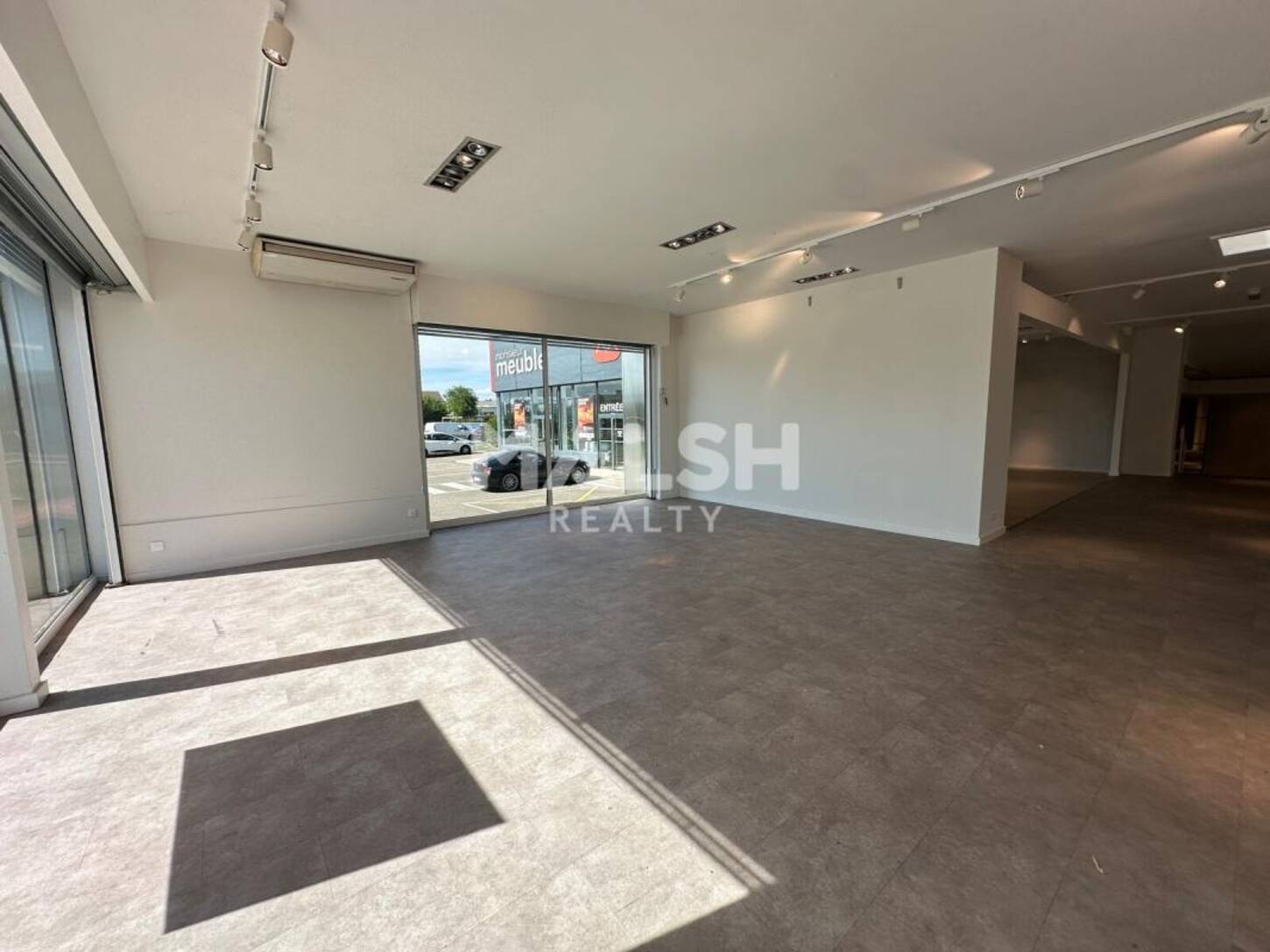 MALSH Realty & Property - Local commercial - Lyon EST (St Priest /Mi Plaine/ A43 / Eurexpo) - Saint-Priest - 2