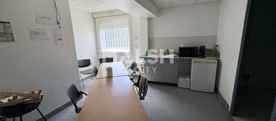 MALSH Realty & Property - Local d'activités - Carré de Soie / Grandclément / Bel Air - Villeurbanne - 7