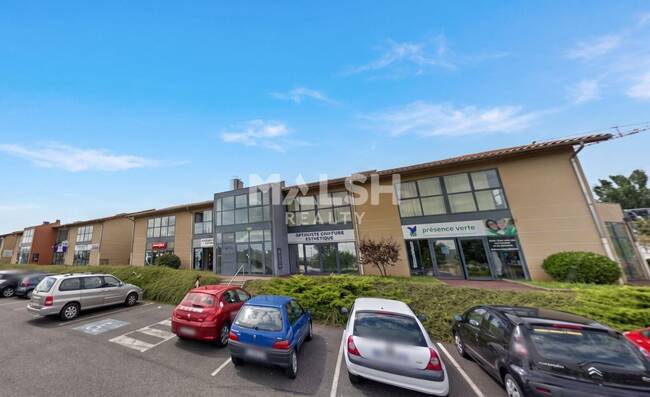 MALSH Realty & Property - Local commercial - Extérieurs NORD (Villefranche / Belleville) - Limas - 1