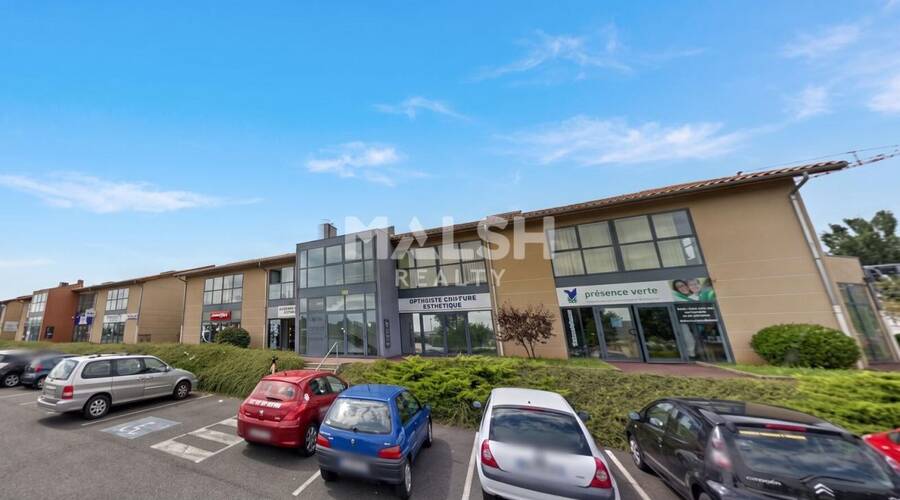 MALSH Realty & Property - Local commercial - Extérieurs NORD (Villefranche / Belleville) - Limas - 1