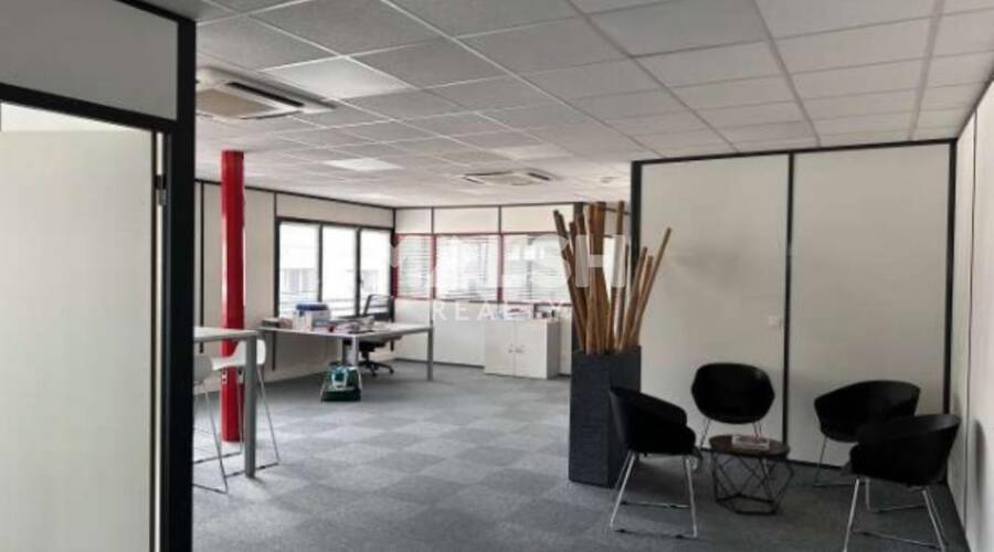 MALSH Realty & Property - Bureau - Extérieurs NORD (Villefranche / Belleville) - Limas - 4