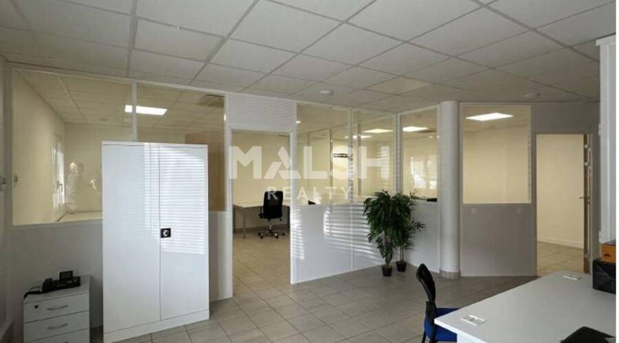 MALSH Realty & Property - Bureau - Extérieurs NORD (Villefranche / Belleville) - Limas - 2