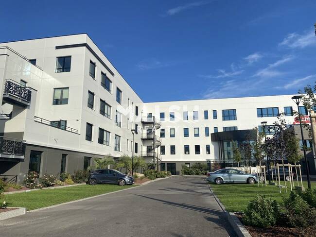 MALSH Realty & Property - Bureau - Lyon EST (St Priest /Mi Plaine/ A43 / Eurexpo) - Genas - 1